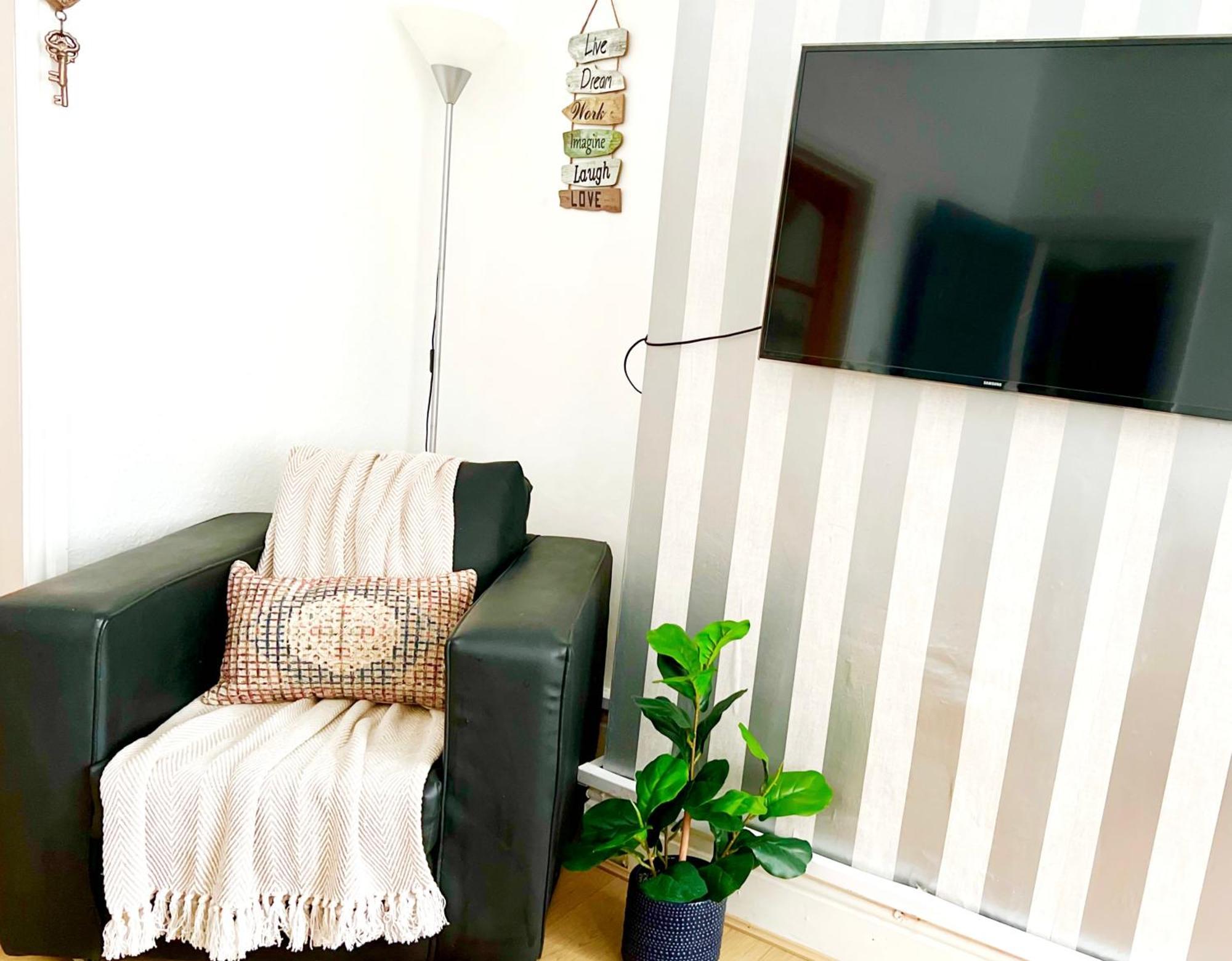 Cosy 3bdr In Levenshulme-close To Centre And Stockport Town- Free Parking- Wifi Casa de férias
